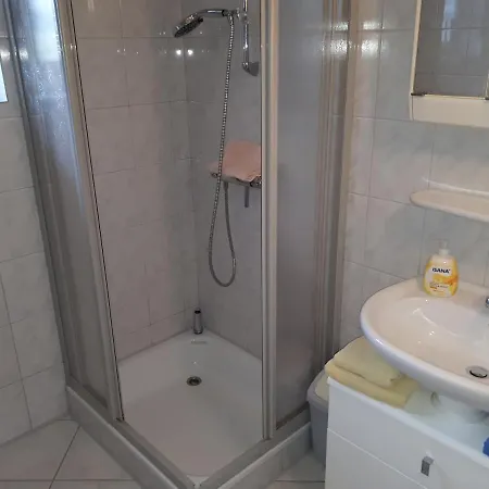 Apartment Preisbewusste Für 2 Personen U. Kleinkind
