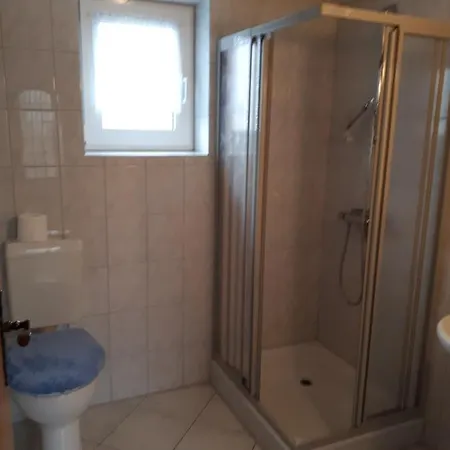 Preisbewusste Fuer 2 Personen U. Kleinkind Апартаменты