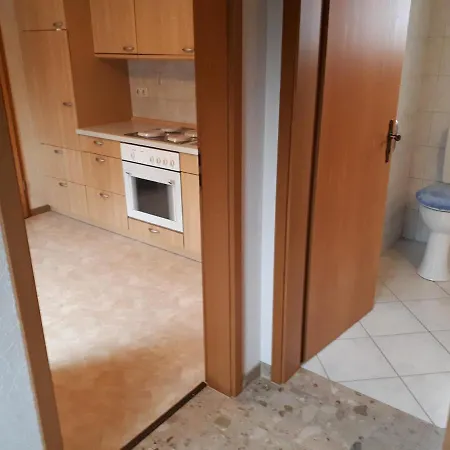 Preisbewusste Fuer 2 Personen U. Kleinkind *