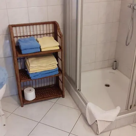 Preisbewusste Für 2 Personen U. Kleinkind Apartment *