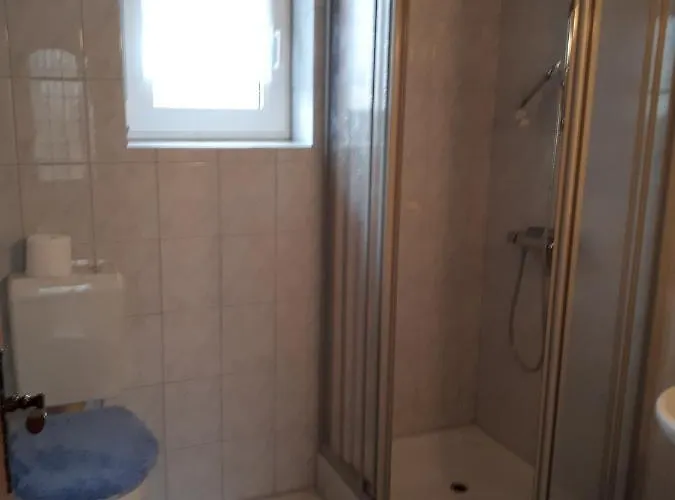 Preisbewusste Fuer 2 Personen U. Kleinkind Daire