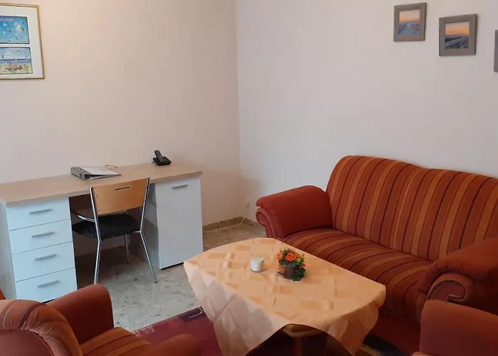 Preisbewusste Für 2 Personen U. Kleinkind